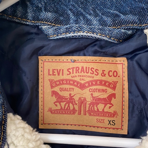 Levi's Women's Denim and Cream Sherpa Jacket - Picture 2 of 7
